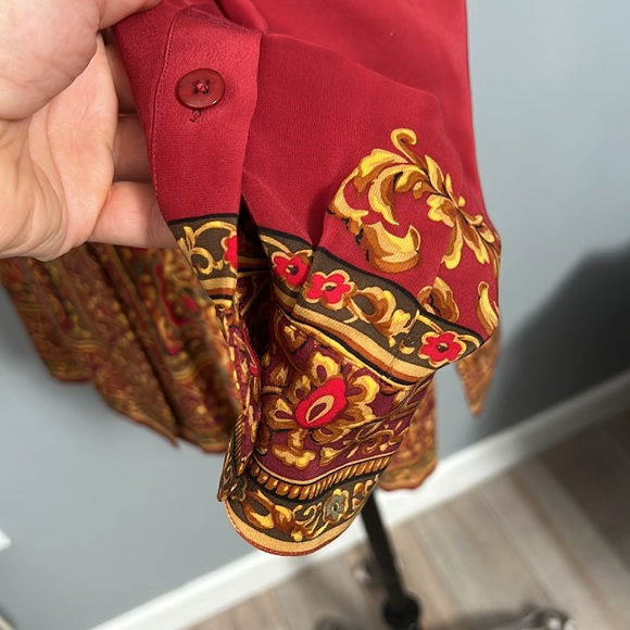 Vintage red silk elastic band waist collared button down gold print shirt sz M - Picture 9 of 17